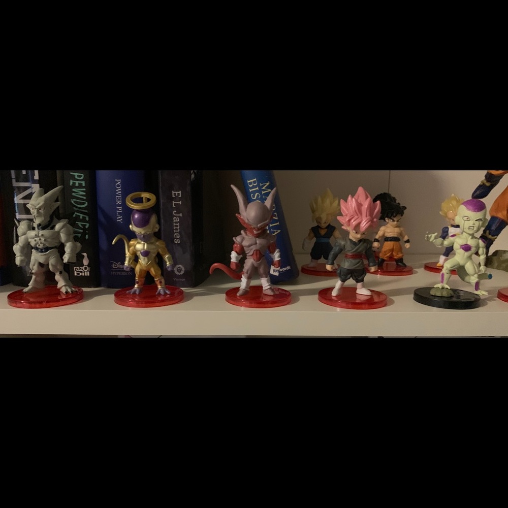 Dragon ball z 8 rare mini figures